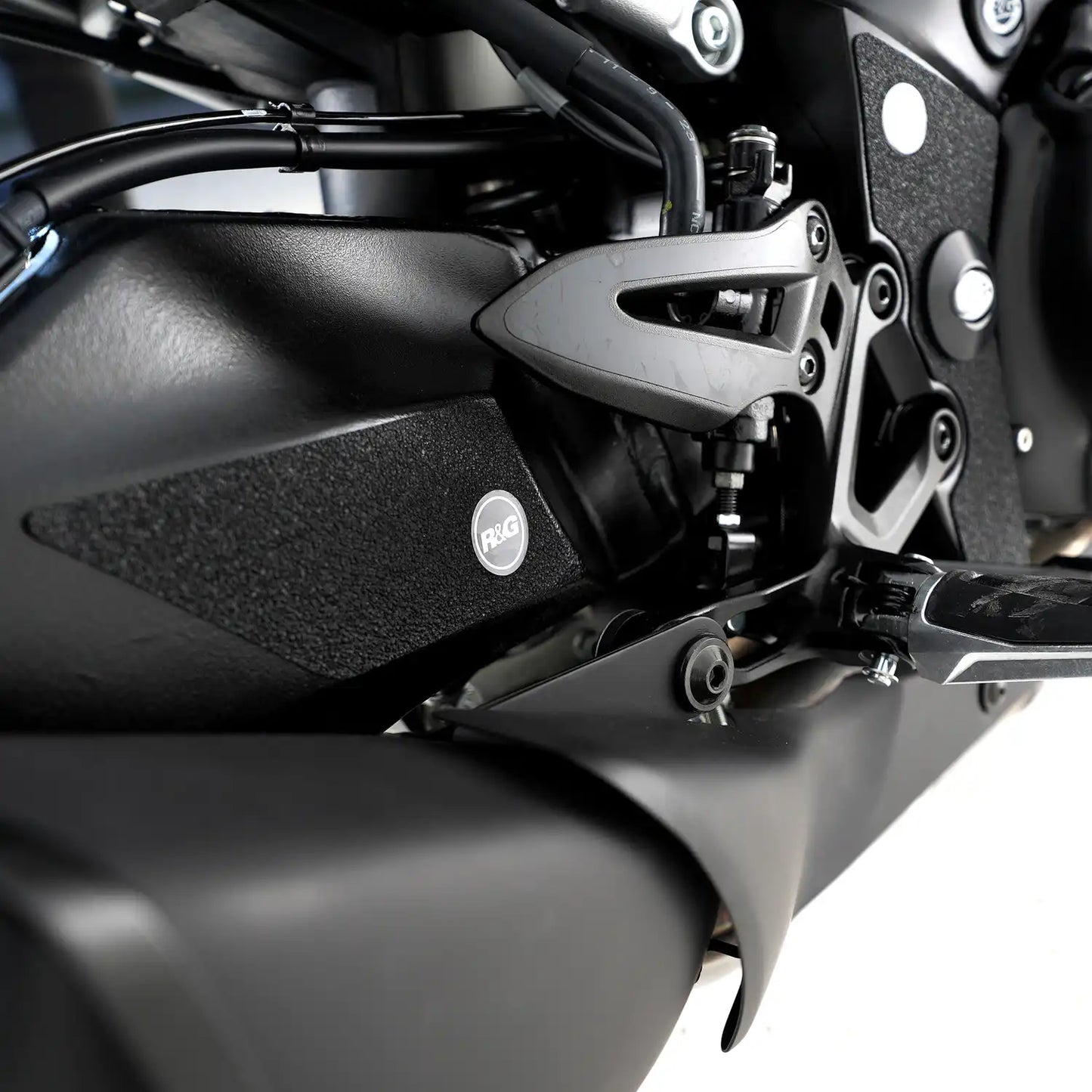 Kit de protection de bottes R&G pour Suzuki GSX-S1000 '21- et GSX-S1000 GT '22-, SUZUKI GSX-S1000 GX '24-